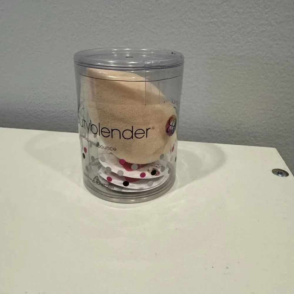 NIP Beautyblender The Original Makeup Sponge Light Pink Latex Free Applicator